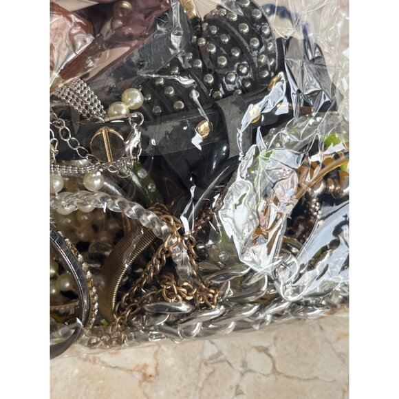 Mixed Jewelry Lot 14 Oz Assorted Bracelets & Necklaces With Beads Chains Leather - Picture 6 of 11